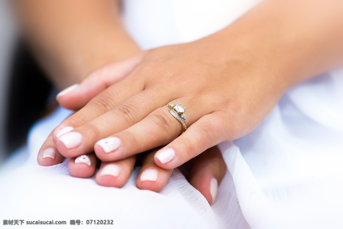 婚戒 婚礼 婚庆 节日庆祝 结婚戒指 戒指 生活百科 白金戒指 黄金戒指 钻戒 戒指照片 生活素材 psd源文件 婚纱 儿童 写真 相册 模板