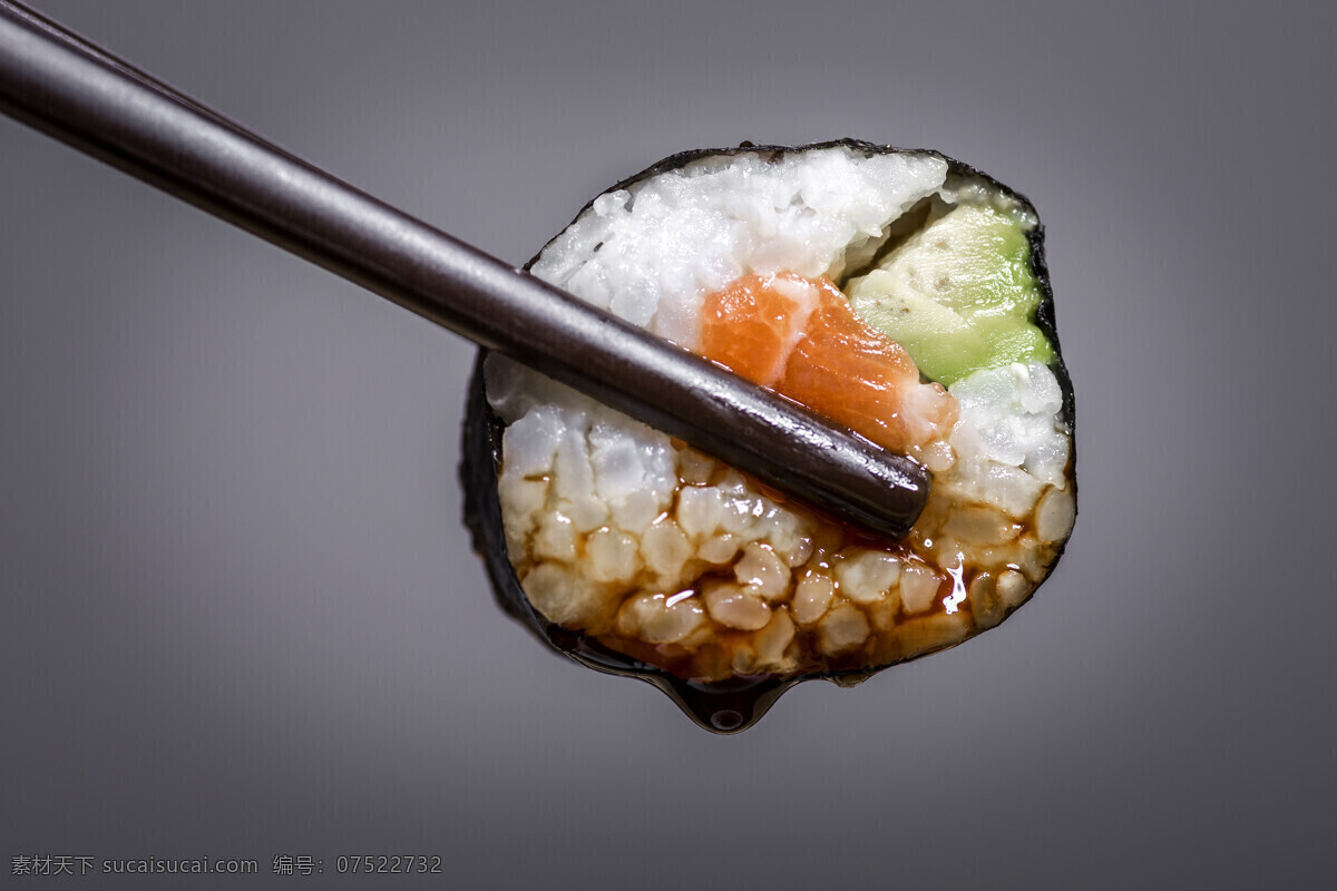 料理 三文鱼 紫菜 日本料理 美食 美味寿司 三文鱼片 寿司饭 三文鱼肉 酱油 海鲜 调味料 米饭 餐饮美食 传统美食