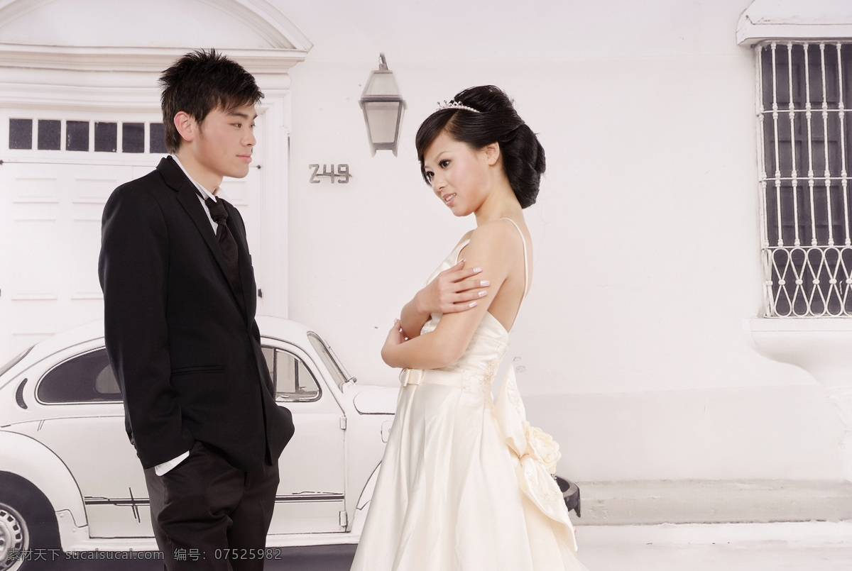 婚纱照 吊灯 礼服 男人 女人 汽车 人物摄影 人物图库 家居装饰素材 灯饰素材
