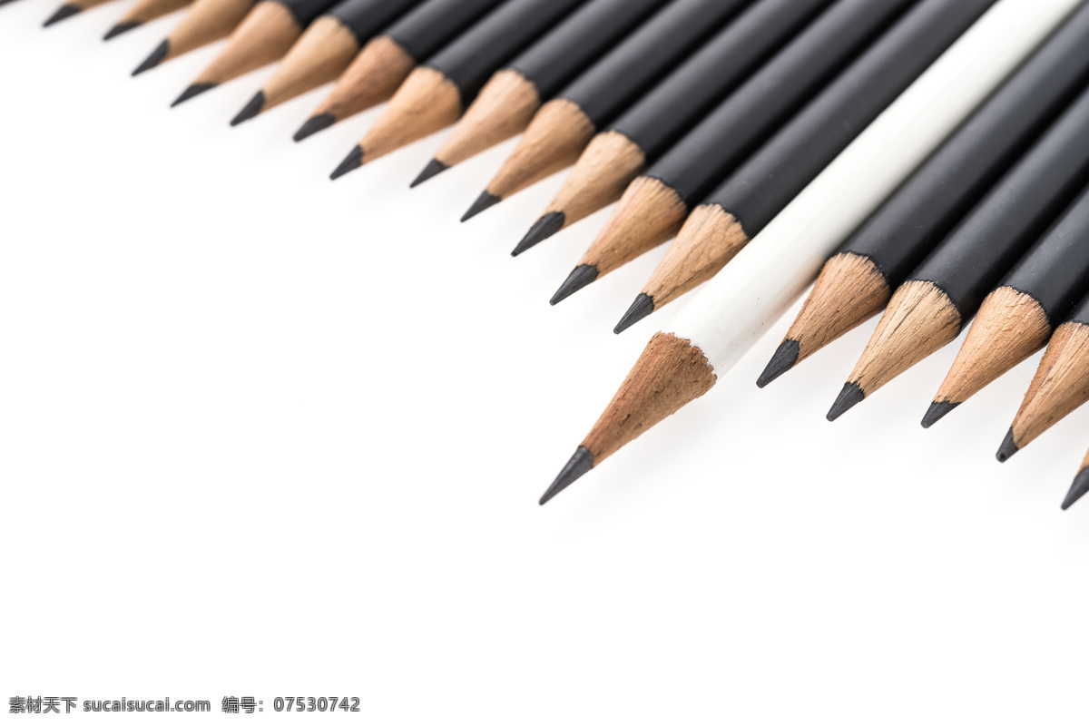一排黑白铅笔 铅笔 笔 绘画笔 彩色铅笔 书写工具 绘画工具 学习用品 其他类别 生活百科 白色