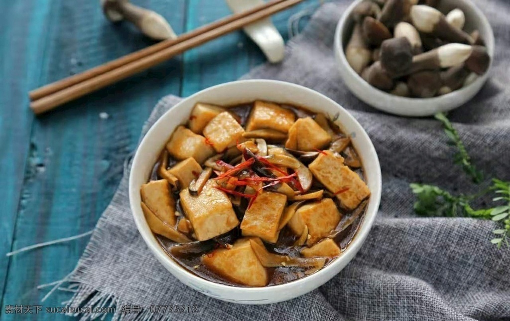鸡 枞 菌 烧 豆腐 鸡枞菌 鲜 味美 多汁 餐饮美食 传统美食