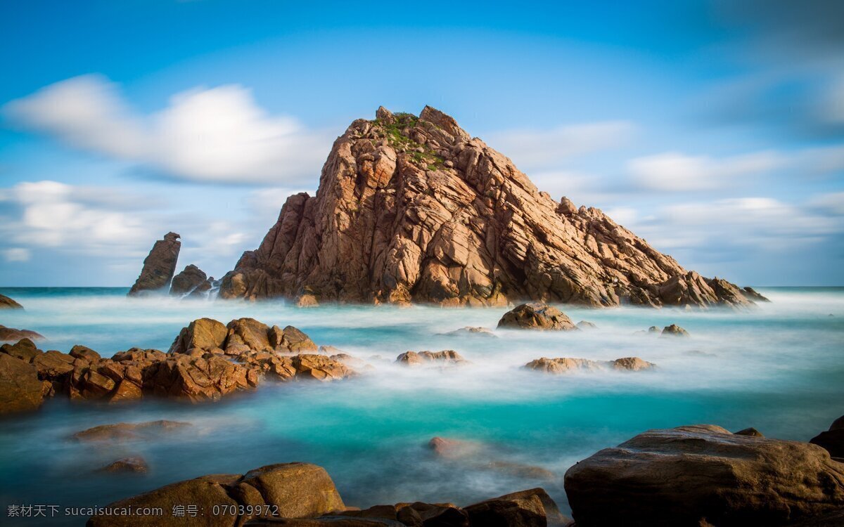 岩石 山石 大山 溪流 流水 海水 大海 浪花 海边 海浪 海水矿石 枯树 树枝 蓝天大海 沙滩 浴场 海水浴场 游泳海水 海水浪花 自然风景 自然景观 山水风景 自然风光