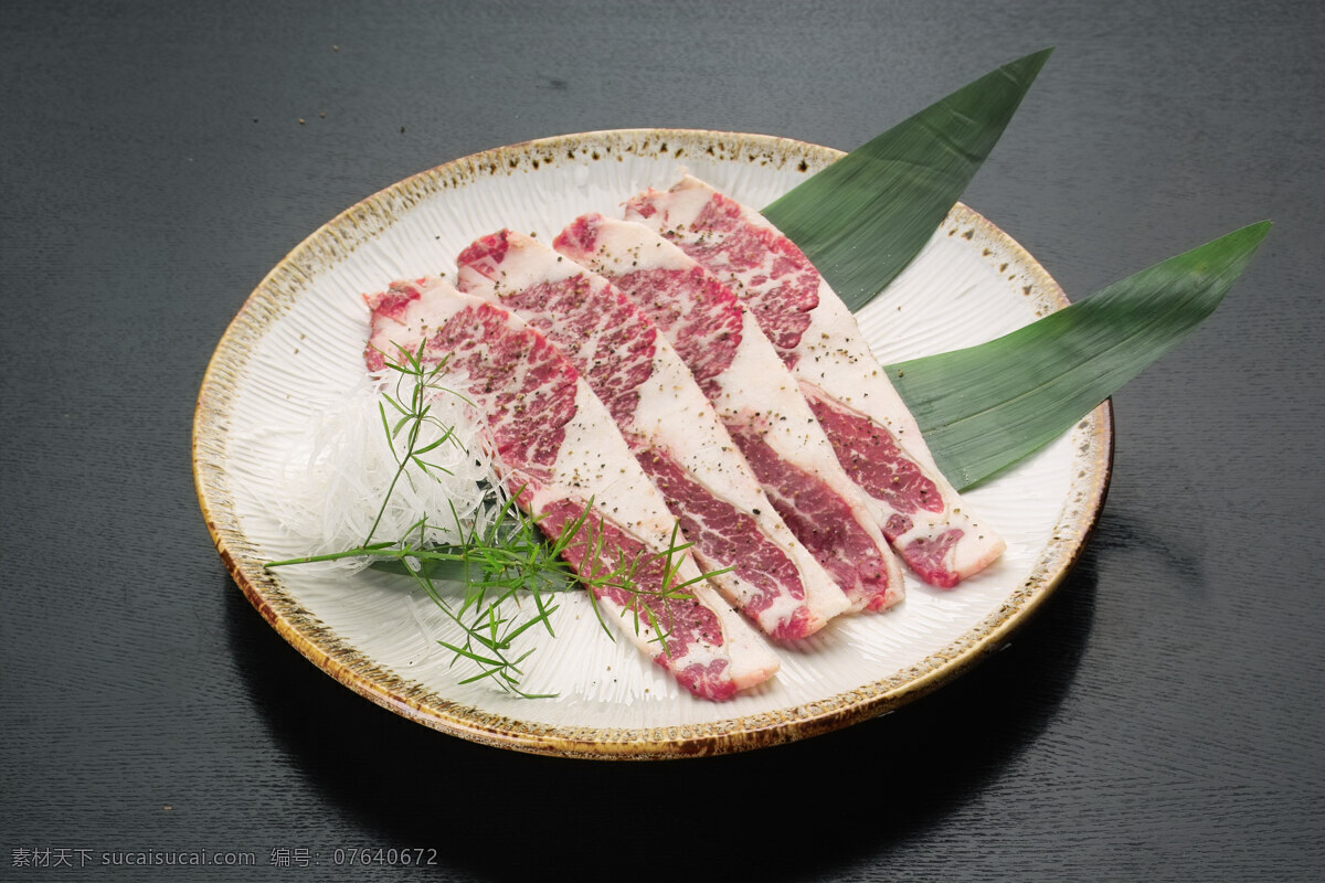 雪龙牛小排 日本料理 日式 料理 餐饮 饮食 烤肉 牛肉 牛小排 竹叶 食物原料 餐饮美食