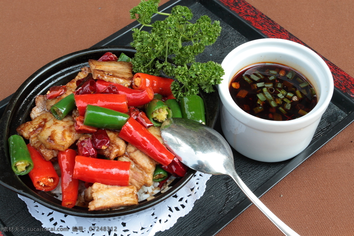 杭椒炒肉褒 传统美食 餐饮美食
