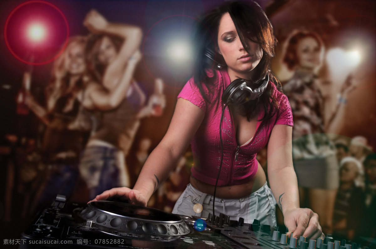 迪厅 女孩 音乐 dj 性感 人物 高清图片 跳舞 耳机 美女图片 人物图片