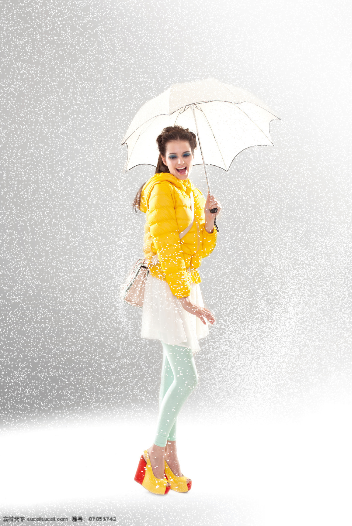 艾 雪 2012 新款 明星偶像 人物 人物图库 羽绒服 艾沿雪 2012新款 psd源文件