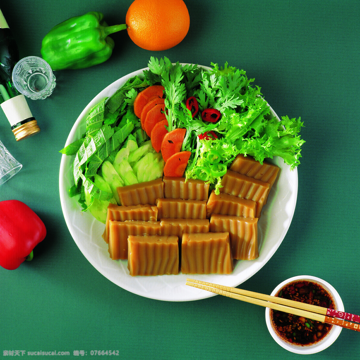 蔬菜 卤 豆腐 拼盘 食物 面食 面条 美味 可口 美食 黄瓜 青菜 卤豆腐 蔬菜拼盘 辣椒 中华美食 餐饮美食