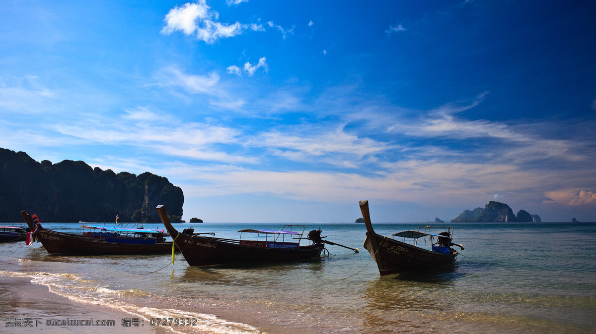 美丽 海滩 上 木船 小船 游船 美丽景色 美丽风景 风景摄影 自然风光 美景 蓝天 白云 天空 其他风光 风景图片