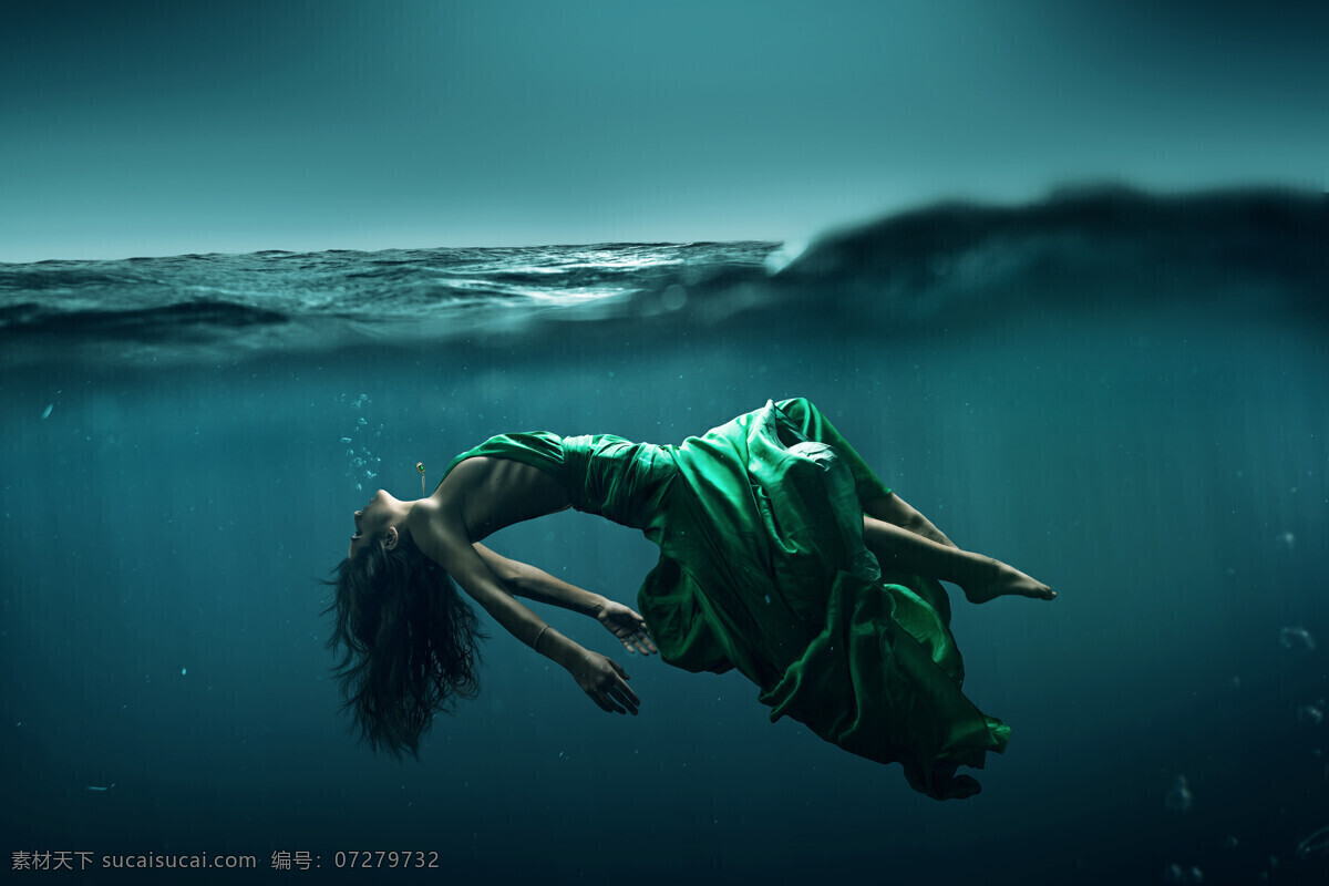 美女 海洋 水下摄影 创意 模特 裙子 大海 海浪 写真 人物图库 女性女人