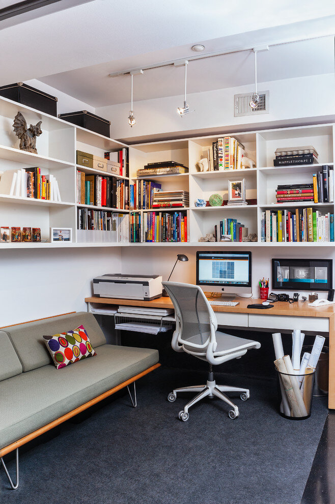 大气 时尚 现代 美式 书房 装修 效果图 白色转椅 创意摆件 灰色沙发 简易台灯 书籍 台式电脑