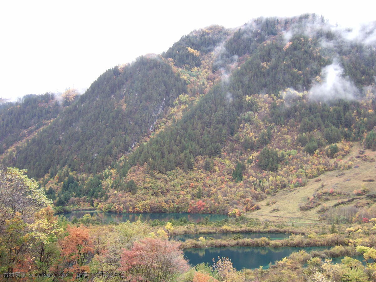 九寨沟风景 九寨沟 雪山 山雾 秋 旅游摄影 国内旅游 摄影图库