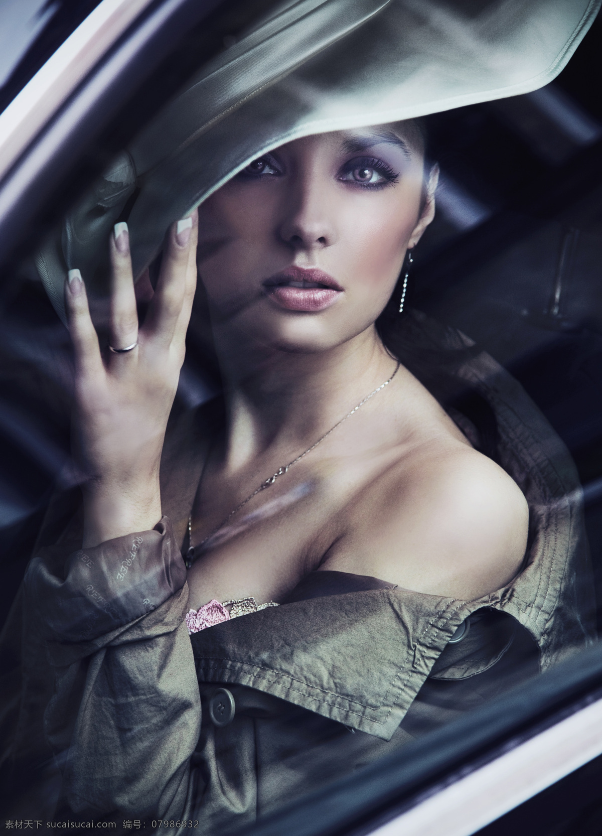 汽车 内 帽子 美女图片 美女 女人 外国人物 美女模特 外国女人 人物图片