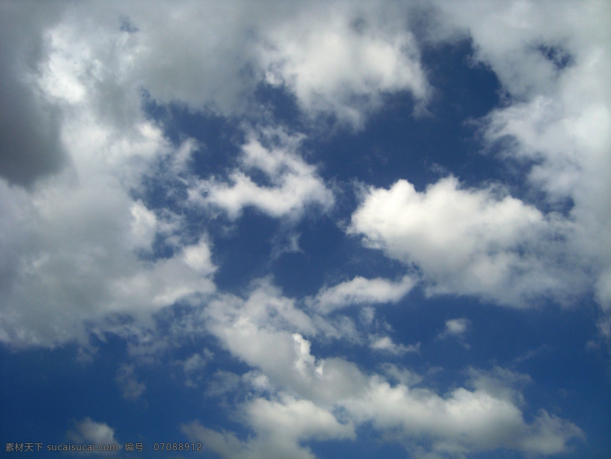 阴霾 蓝色天空