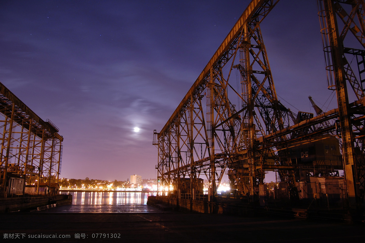 城市里的工厂 城市 工厂 重工业 夜景 傍晚 生产 工业 工业生产 现代科技