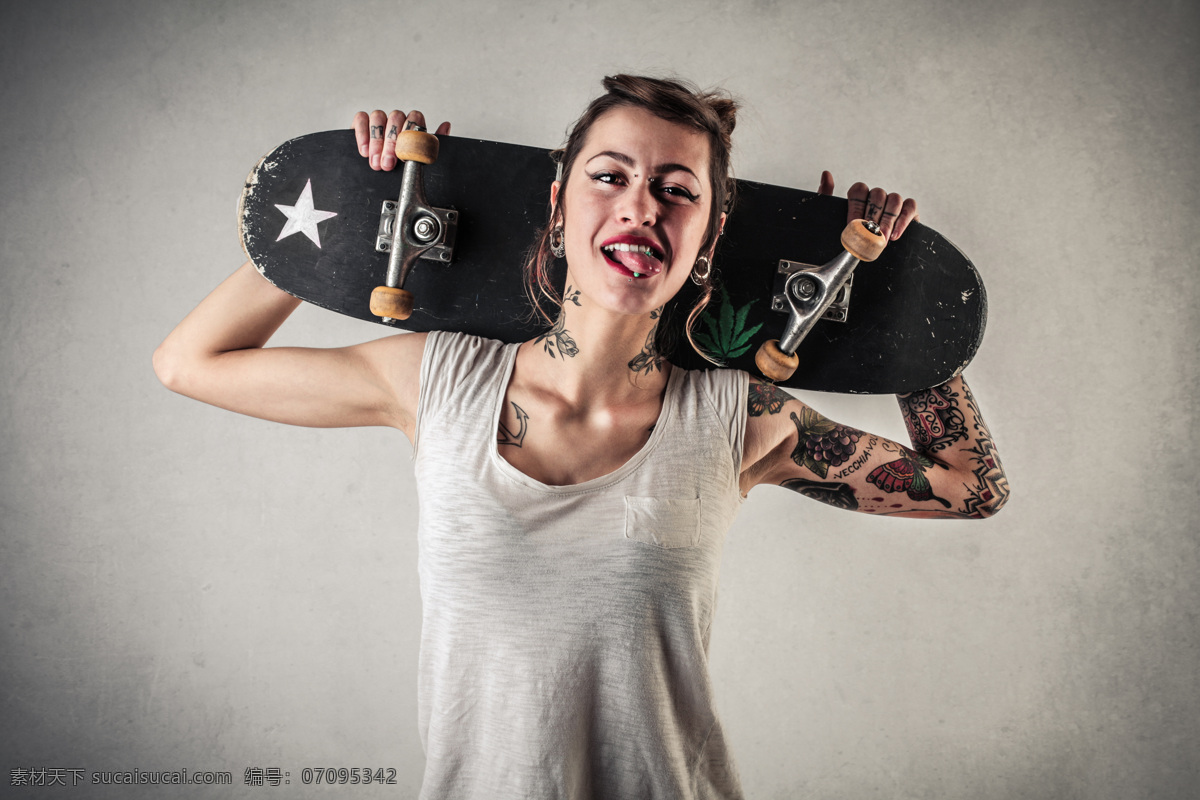 扛 滑板 女人 动感人物 滑板运动 体育运动 女性 生活百科