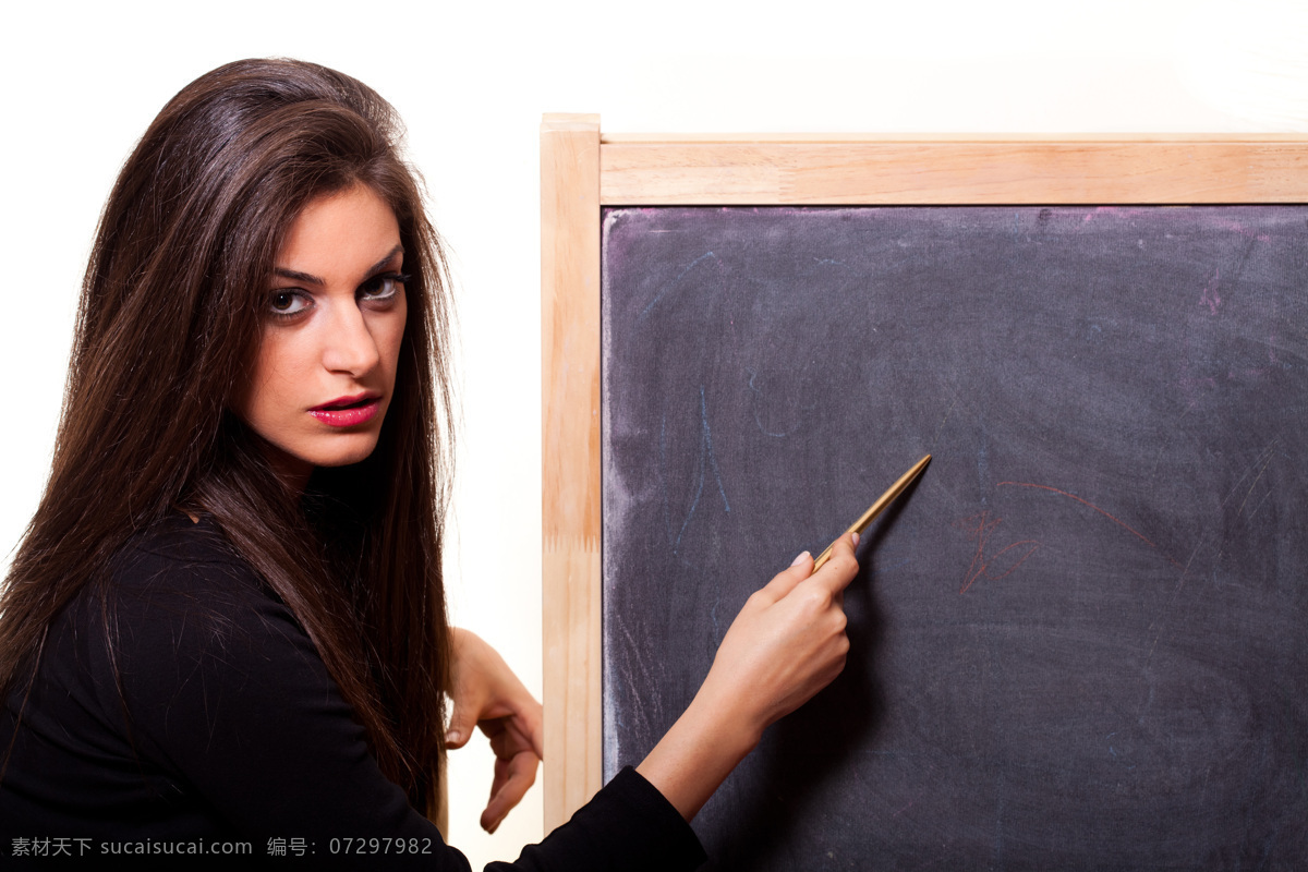 美女 老师 美女老师 教师 职业女性 职业人物 黑板 教课 上课 商务人士 人物图片