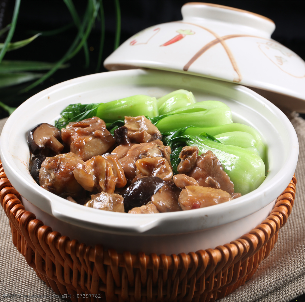 煲仔饭 香菇鸡煲仔饭 香菇鸡肉饭 湘菜 中餐 高档菜 美味 菜肴 菜谱 餐饮美食 传统美食