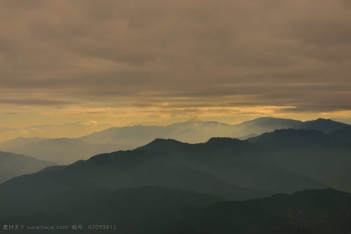 山川 云海 云层 乌云 山 云 阳光 透光 雾气 霞光 山海 台北 环山 群山 美景 旅游摄影 自然风景