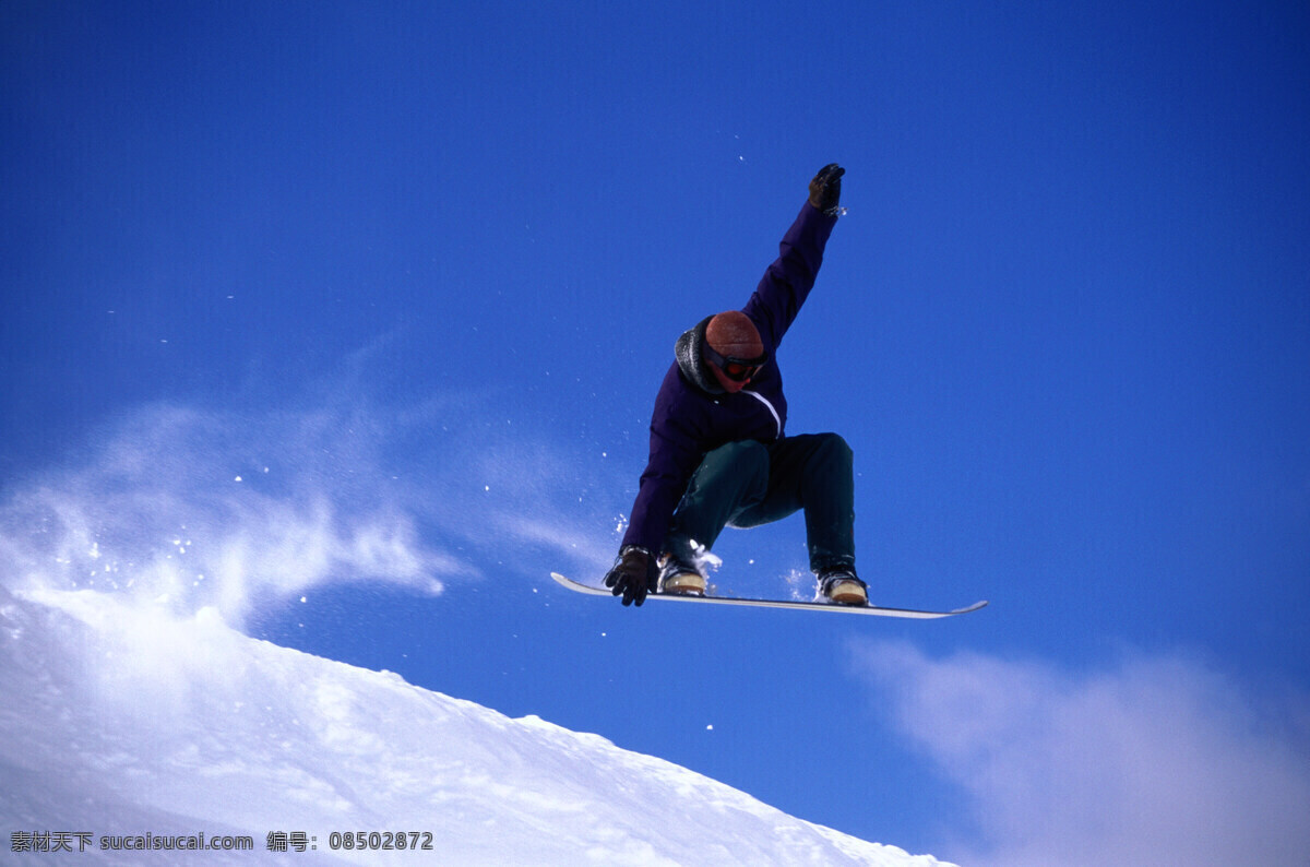 滑雪 跳跃 起来 人 美丽 自然 雪地 冬季 运动 人物 飞起 腾空 雪花 体育运动 生活百科 蓝色