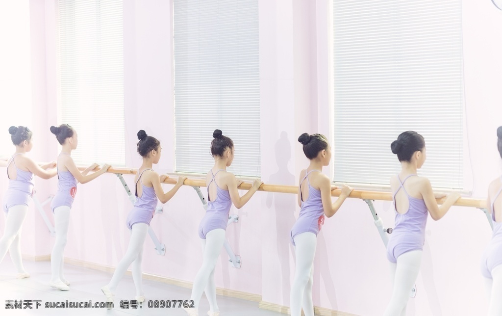 跳舞的女孩子 跳舞 女性 女孩 舞蹈课 舞蹈培训 舞蹈造型 舞蹈训练班 基本功 训练 舞蹈训练 少儿舞蹈 文化艺术 舞蹈音乐