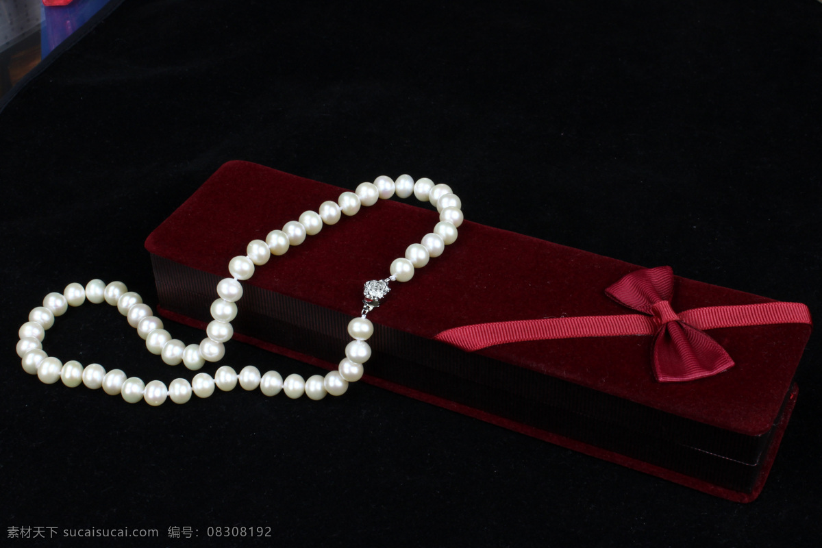 珍珠项链 白珍珠 项链 首饰 饰品 女性用品 鲜花饰品 典雅 古典 生活百科