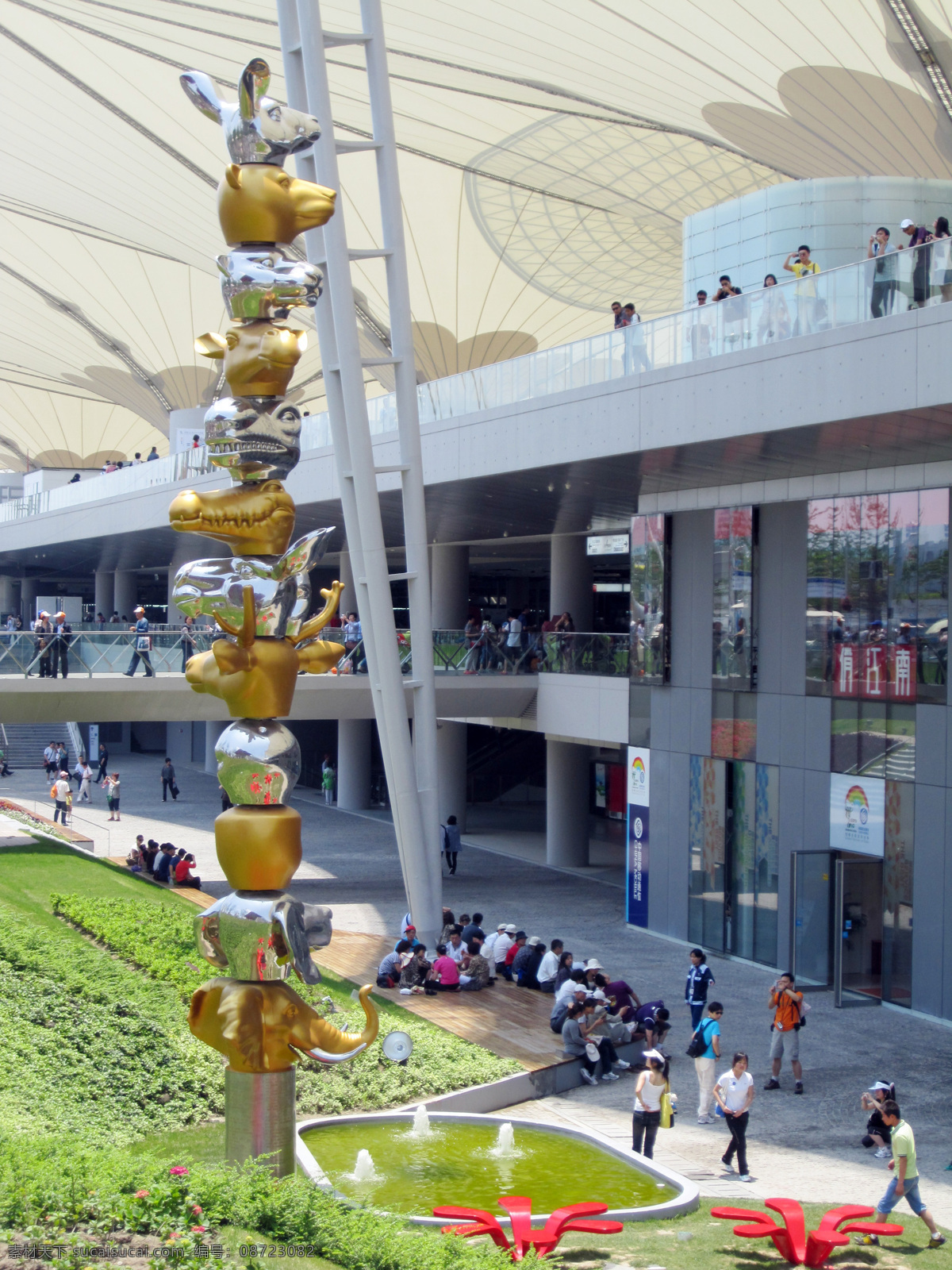2010 背景 草坪 雕塑 建筑摄影 建筑园林 上海 上海世博 世博会 世博轴 世博轴雕塑 上海世博会 世博 展览 世博园 世博背景 家居装饰素材 展示设计