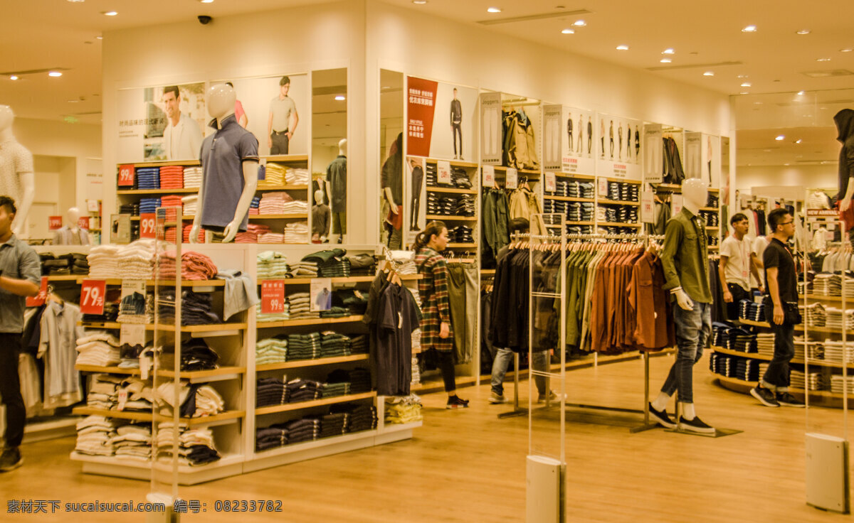 优衣库衣服店 衣服店 衣服 模特 展示 休闲娱乐 商业广场 店面 售卖 生活百科 娱乐休闲