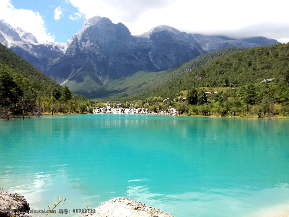蓝月谷玉液湖 丽江 玉龙雪山 蓝月谷 玉液湖 蓝色湖水 山水风景 湖水 风景照片 自然景观 山
