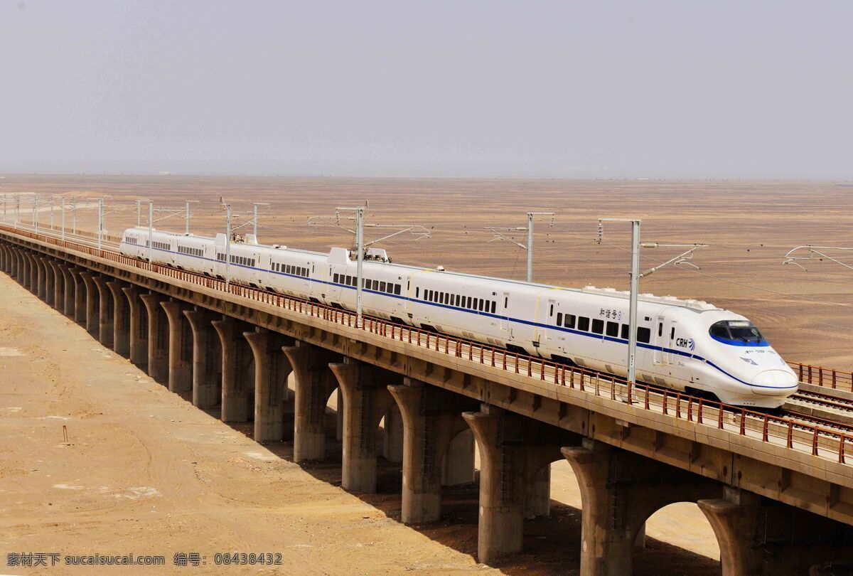 高速 列车 兰新 高速铁路 和谐号 电气化 高铁 疾驶 高架桥 大漠 云天 景观 建筑风光 旅游摄影 国内旅游