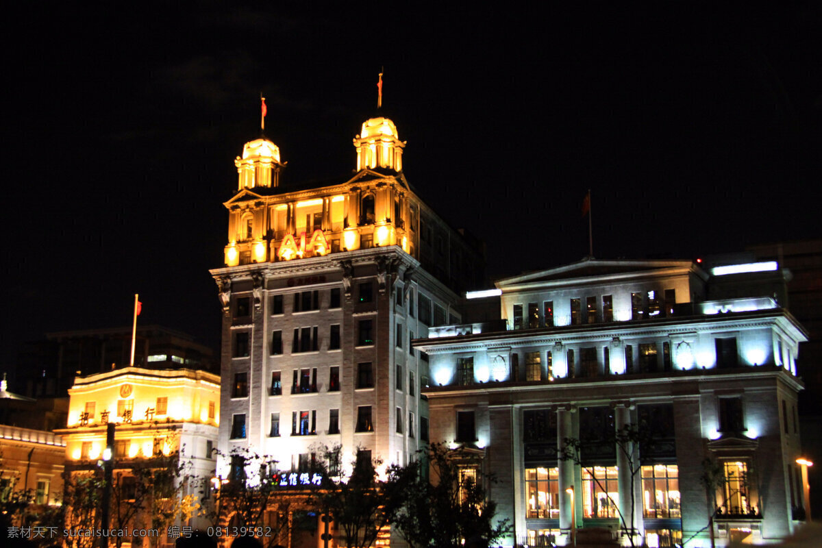 国内旅游 建筑群 旅游摄影 霓虹灯 上海夜景 夜空 外滩 夜景 外滩夜景 造型别致 银行大楼 金融中心 黄浦江畔