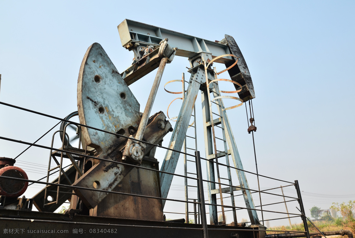 石油 开采 机 石油开采 石油基地 石油井架 抽油机 工业生产 现代科技