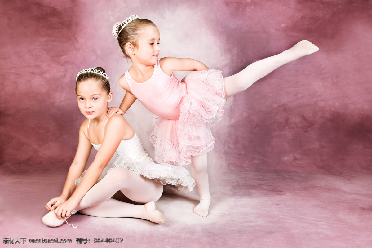 芭蕾舞 小女孩 跳舞 快乐的儿童 小朋友 快乐儿童 儿童幼儿 儿童摄影 儿童图片 人物图片