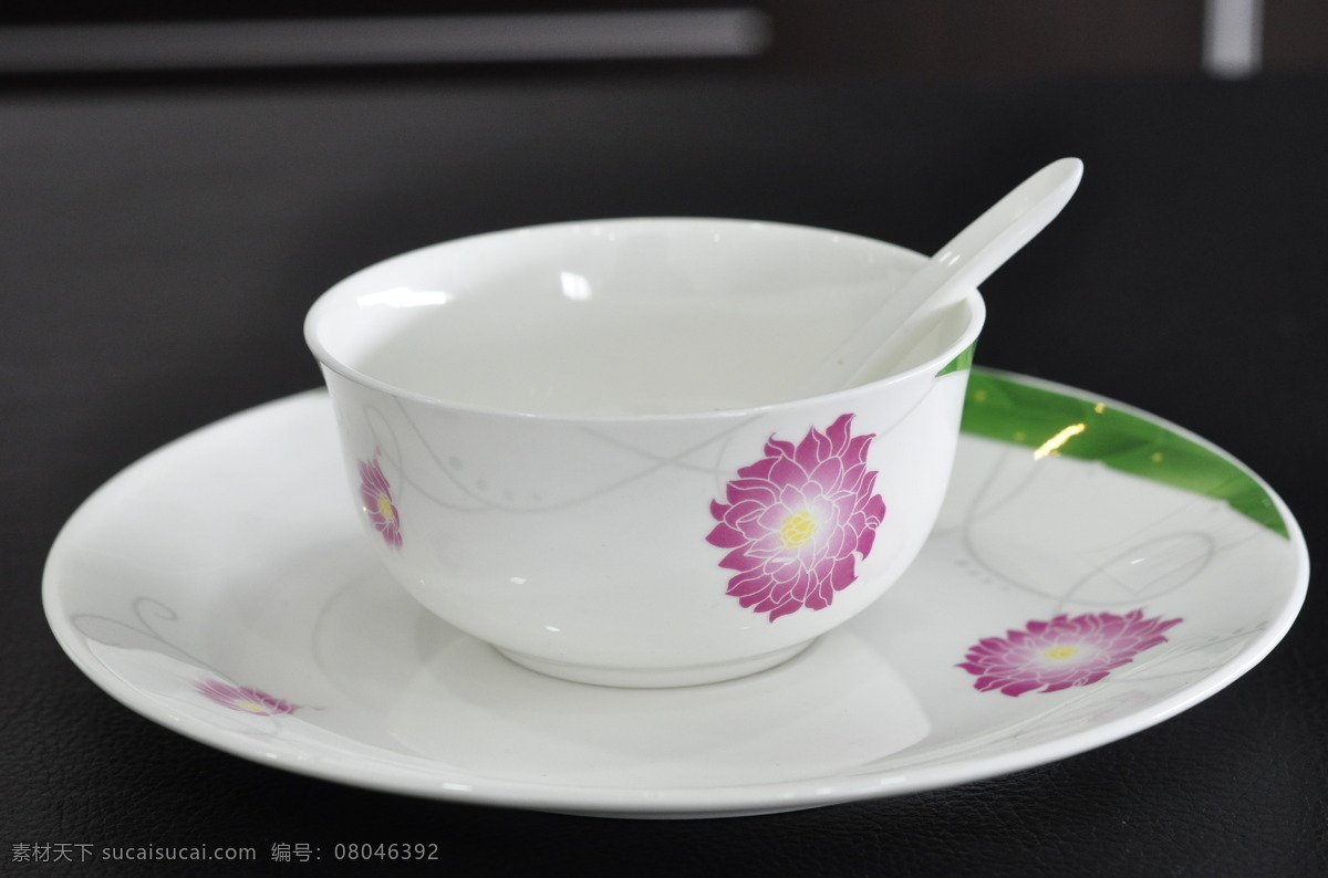 餐具厨具 餐饮美食 厨房餐具 厨房用品 瓷器 盘子 小 三 件套 小三件套 小饭碗 调羹 精白瓷料 烧制成熟 中高档瓷器 厨具餐具 家居装饰素材 室内设计