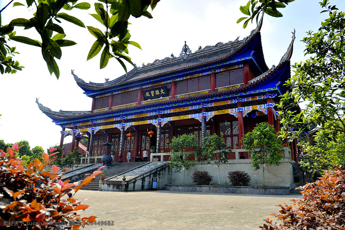 大雄宝殿 泸州 玉龙湖 普照寺 游人 树木 鼎 雕檐 彩色 人文景观 旅游摄影