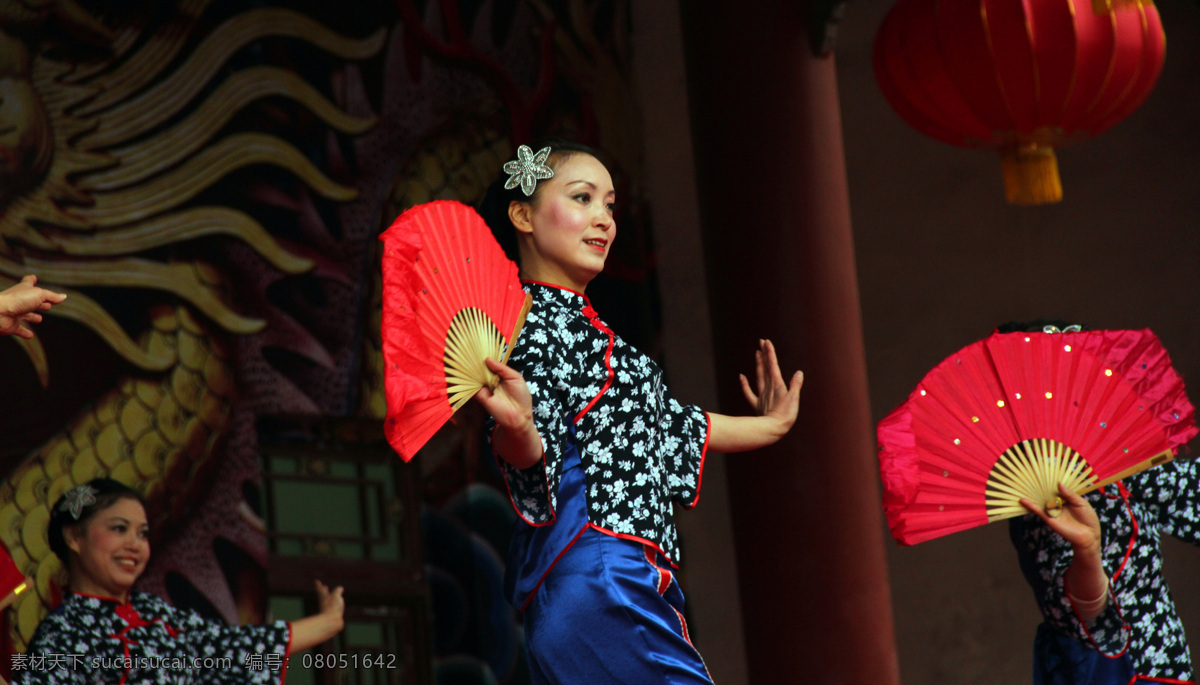 舞蹈 表演 古镇 文化艺术 舞蹈音乐 舞蹈表演 成都旅游 洛带古镇 民族舞蹈 扇子舞 psd源文件