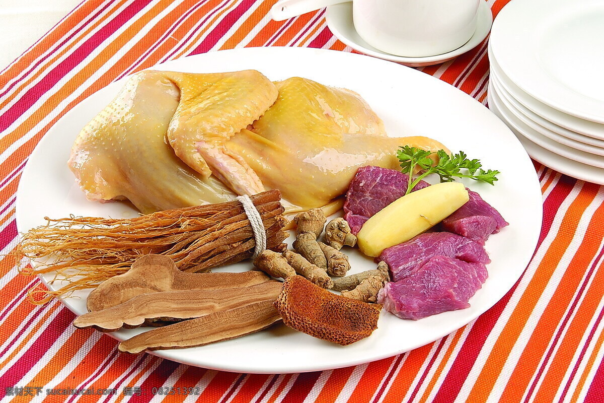 鸡肉 食 材 灵芝 田七 红参 煲老鸡 中华美食 中国美食 美味佳肴 菜谱素材 美食摄影 食材 餐饮美食