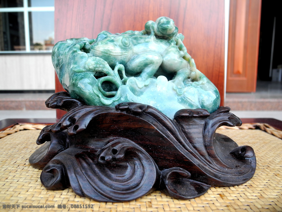 雕刻艺术 寿山石雕 莲花池 莲叶 蟾蜍赐福 栩栩如生 雕刻作品 传统文化 文化艺术