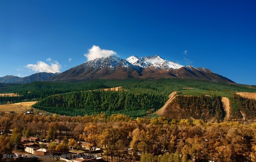 天境祁连 青海 蓝天白云 蓝天 白云 山峰 眺望 树林 村庄 树木 山 云朵 外景 自然风光 自然景观 摄影图库 国内旅游 旅游摄影