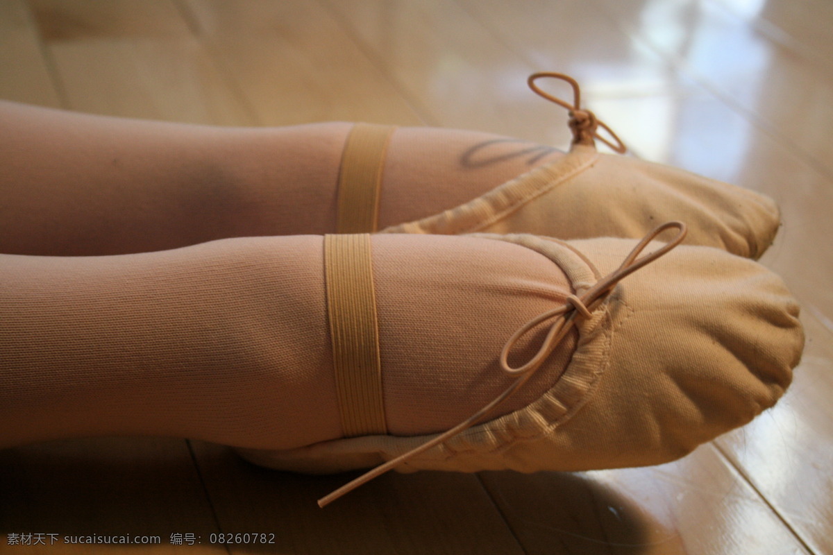 芭蕾 地板 高雅 光影 女性 特写 文化艺术 舞者 舞蹈 舞姿 ballet 艺术 优雅 局部 舞鞋 舞蹈音乐 psd源文件