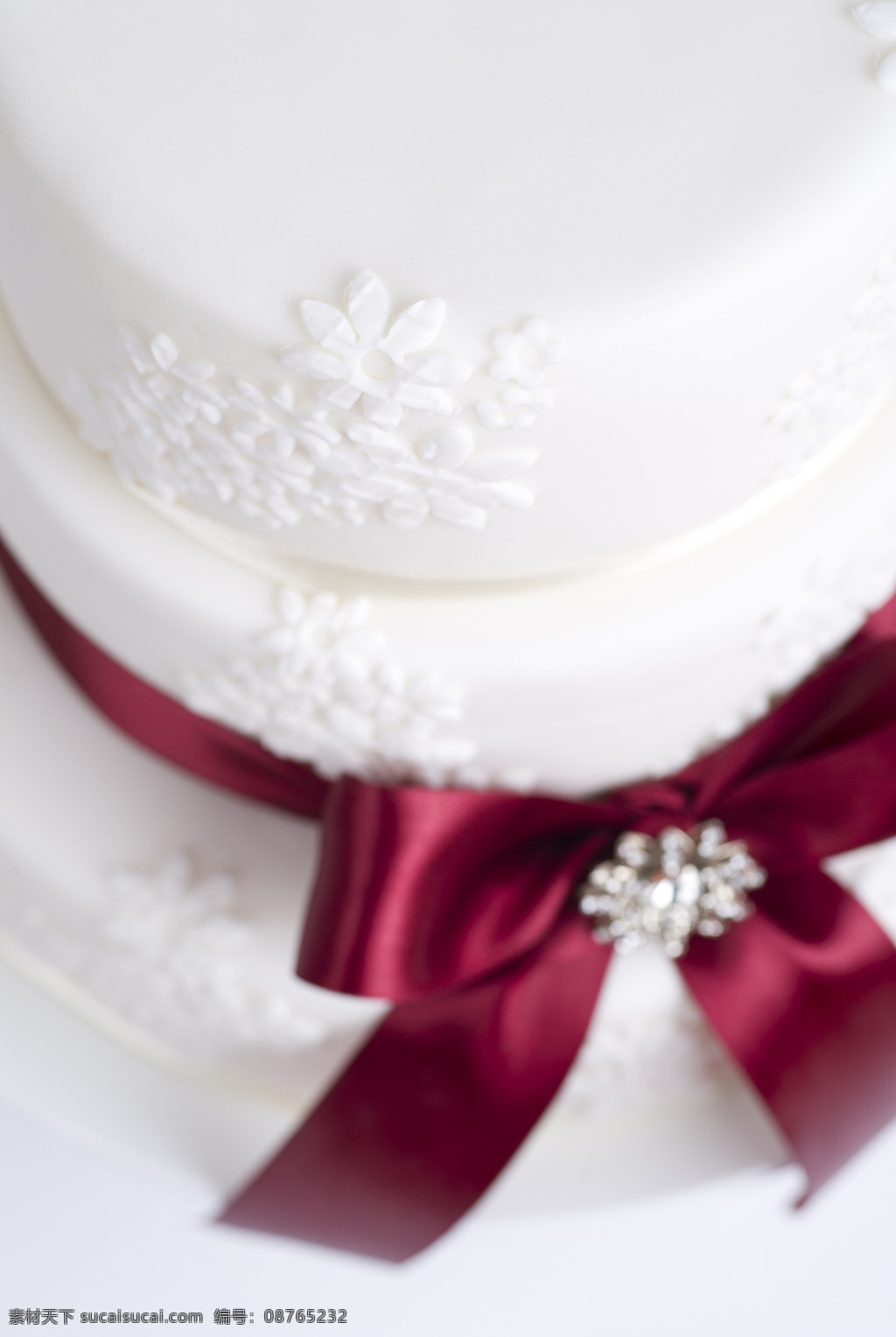 婚礼 蛋糕 白色 餐饮美食 俯视 蝴蝶结 婚礼蛋糕 托盘 细节 西餐美食 psd源文件 餐饮素材