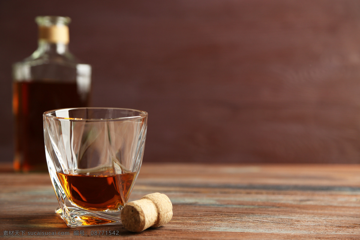 瓶塞 威士忌 洋酒 木塞 酒水 玻璃酒杯 玻璃杯子 酒类图片 餐饮美食