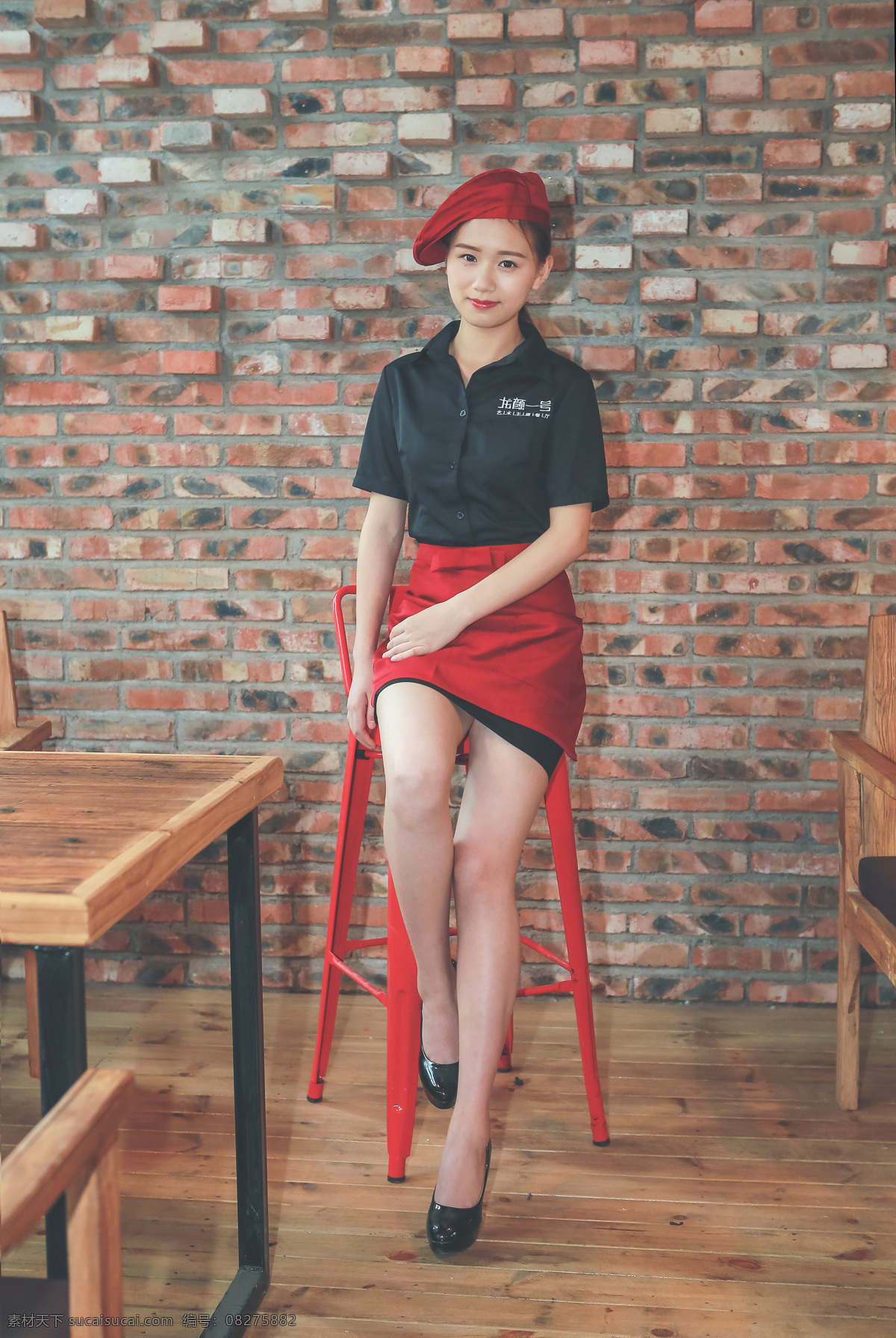 餐厅 美女 服务员 员工 长腿 红裙 红帽 气质 人物图库 女性女人
