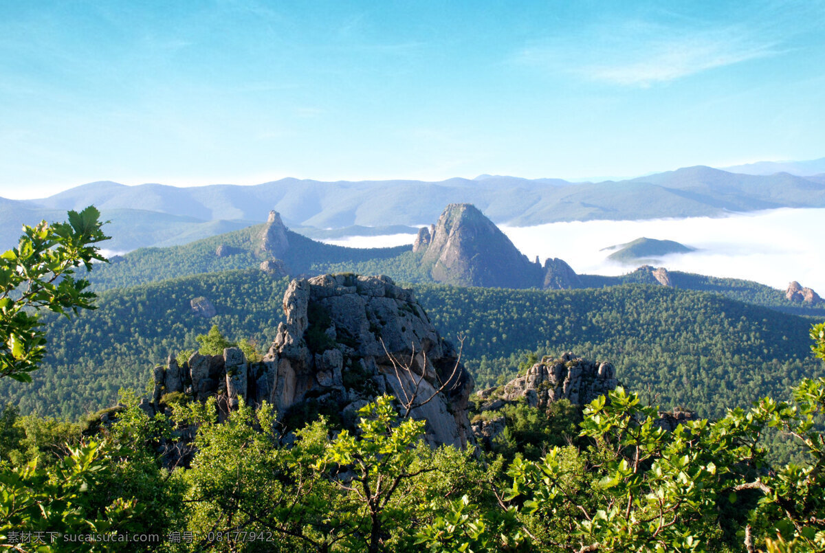 喇嘛山风景 牙克石市 巴林 镇 夏天 喇嘛山 山峰 森林 云雾 蓝天 风景 自然风景 自然景观
