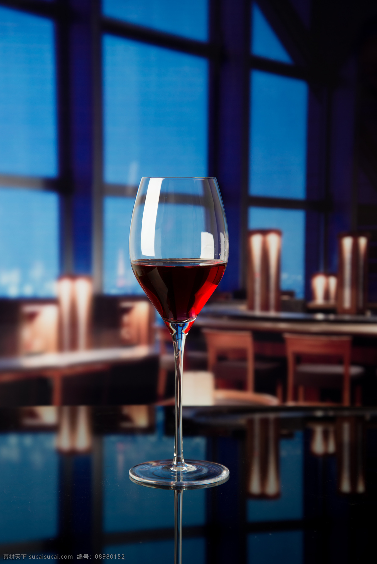 玻璃器皿摄影 玻璃杯 红酒杯 酒杯 红酒 酒具 玻璃酒杯 高脚杯 餐饮美食 饮料酒水