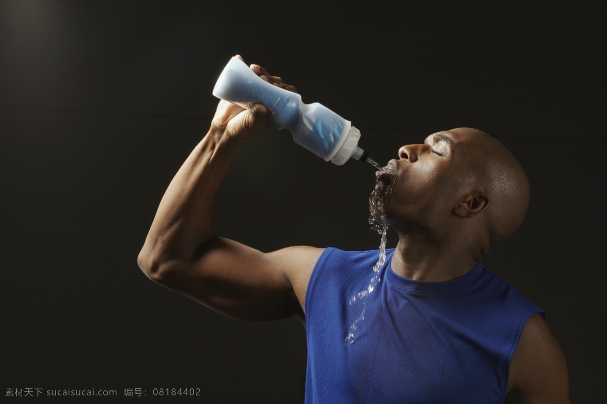 喝水 黑人 男性 运动员 体育运动 体育项目 体育比赛 外国人 黑人男性 摄影图 高清图片 生活百科