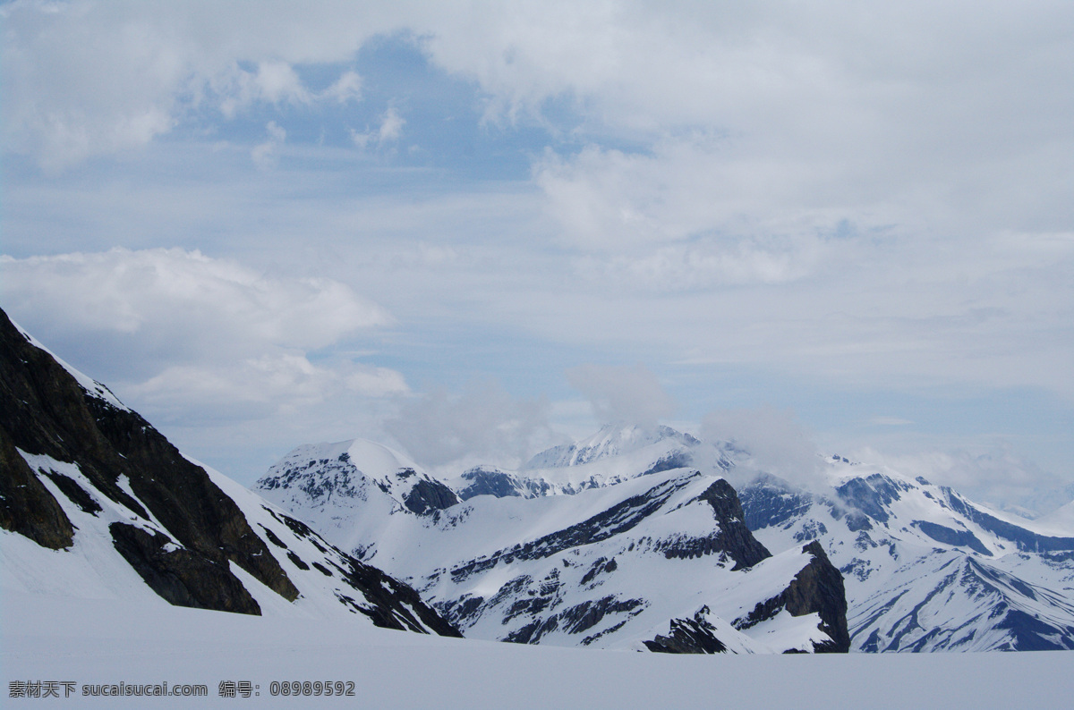 山脉 山 大山 山峦 连绵起伏 湖泊 天空 白云 岩石 高峰 山顶 严寒 雪山 石头 大自 坚硬 高大 威猛 山脉背景 山脉素材 山峰背景 山峰素材 水 云雾 岩石素材 坚挺 屹立 耸立 高山流水 山山水水 山涧 起伏