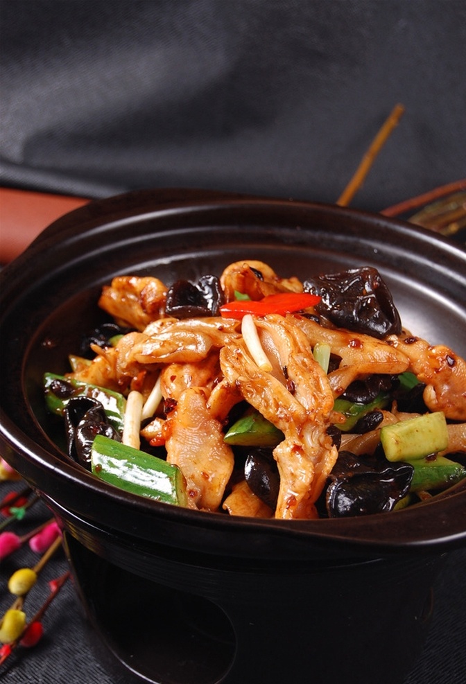 辣椒爆炒鸭掌 美食 传统美食 餐饮美食 高清菜谱用图