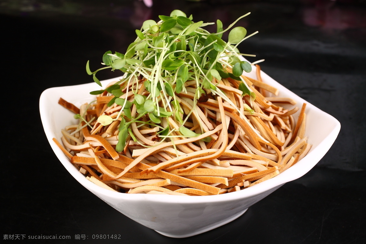 香椿 豆腐丝 香椿豆腐丝 白盘 黑背景 餐饮美食 传统美食