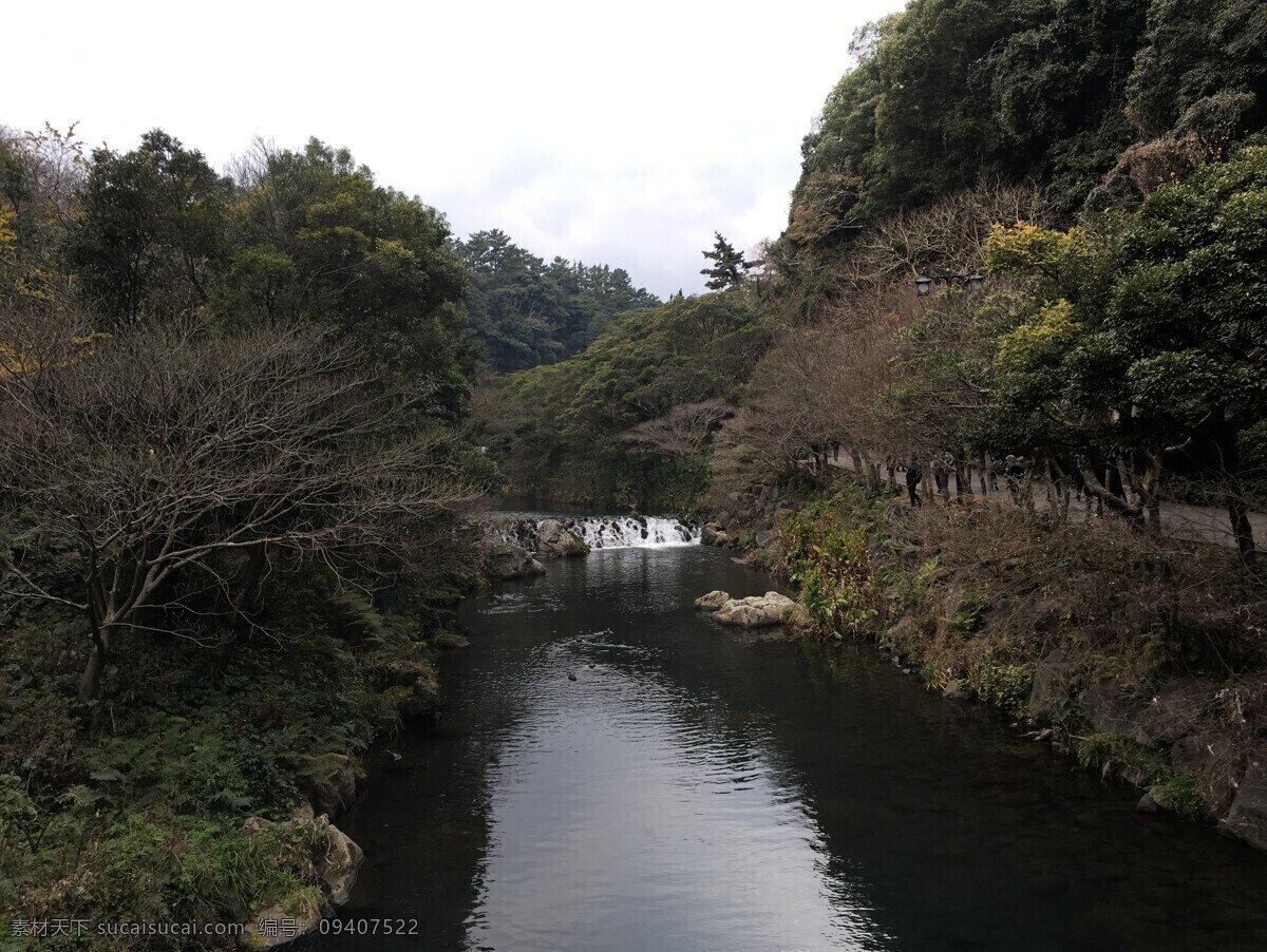 济州岛 天地渊风景 流水 河岸