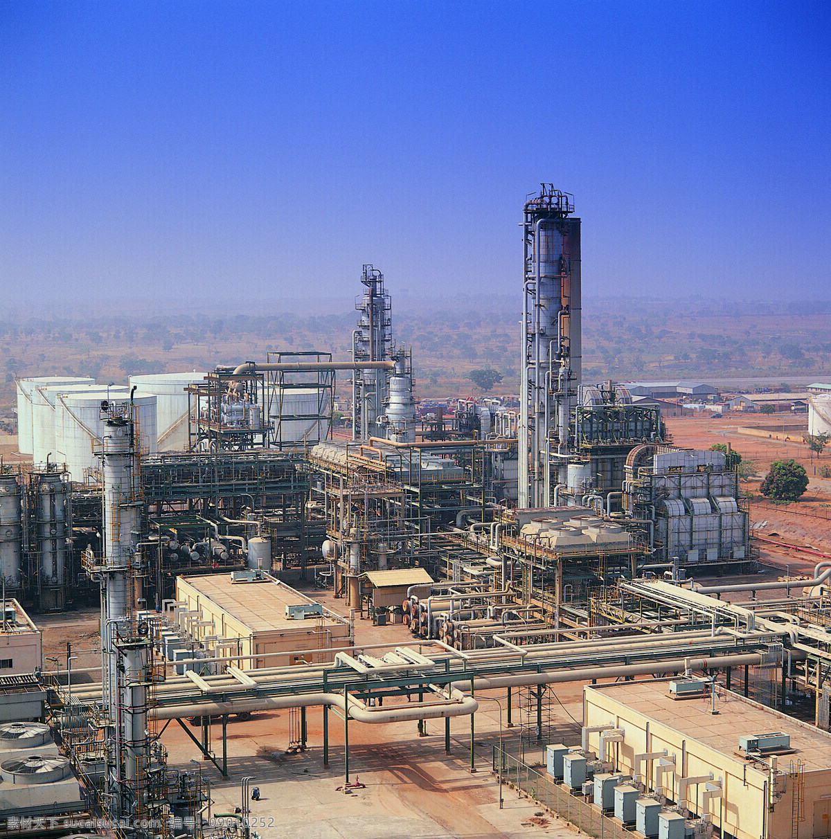 工业园 工厂 管道 井架 朦胧 沙 黄 绿 蓝 紫 工业图片 工业生产 现代科技